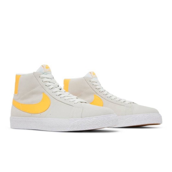 Nike Men’s SB Zoom Blazer Mid
Summit White/Summit White/Laser Orange
Skate Shoes - Picture 10 of 16